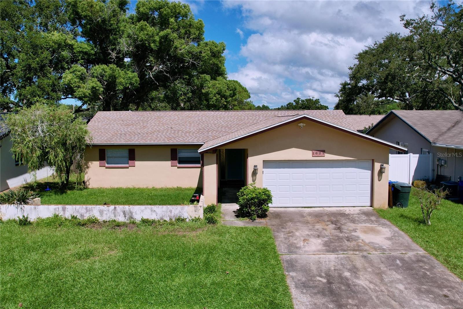 1622 DALE CIR S - Photo 1