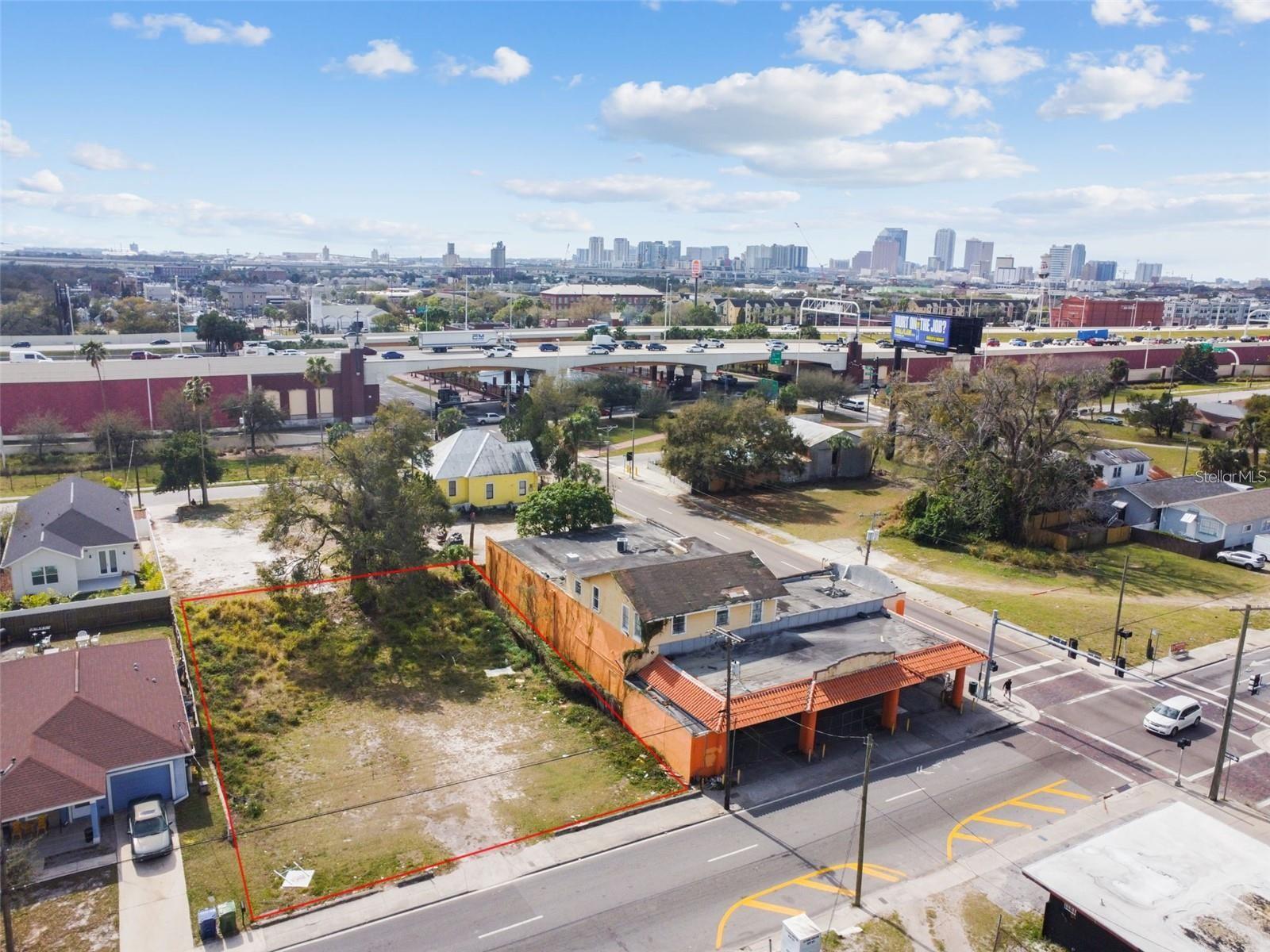 2213 E COLUMBUS DR - Photo 1