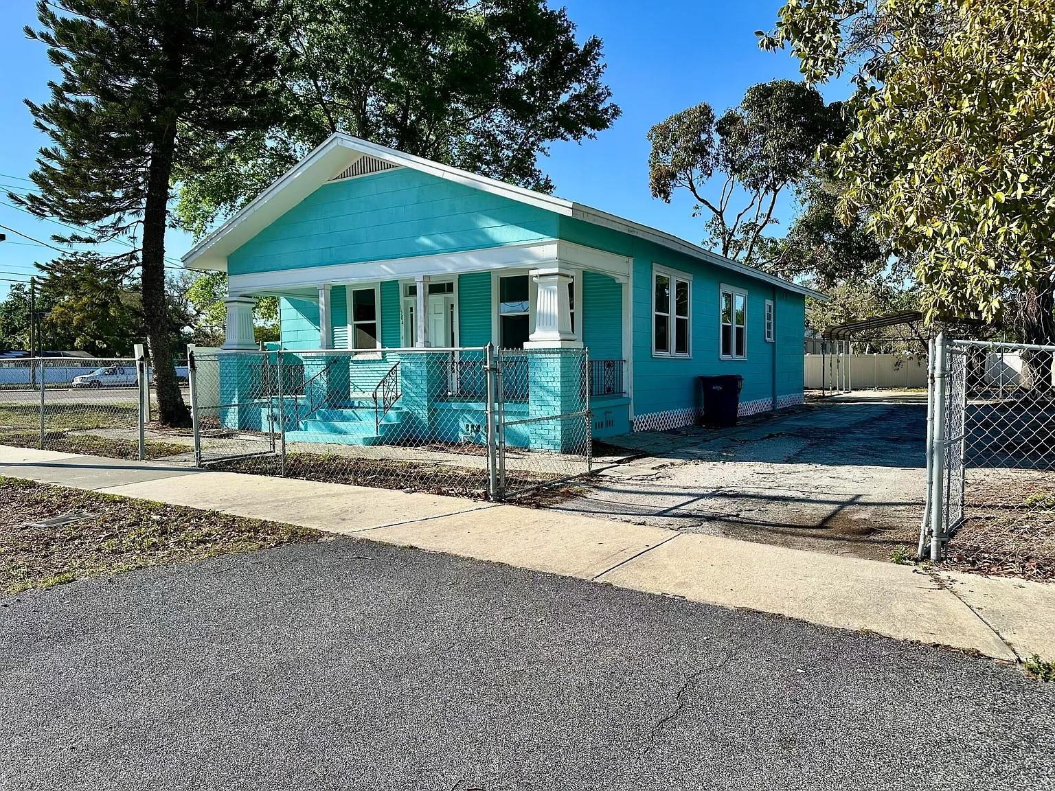 1504 E 33RD AVE - Photo 1