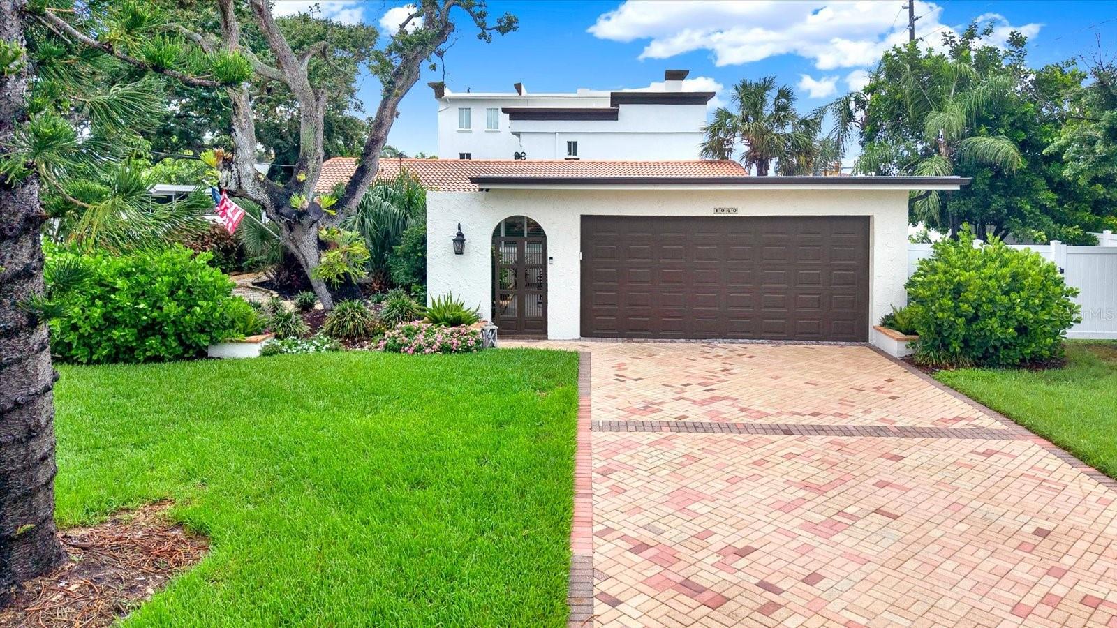 1040 PALM DR - Photo 1
