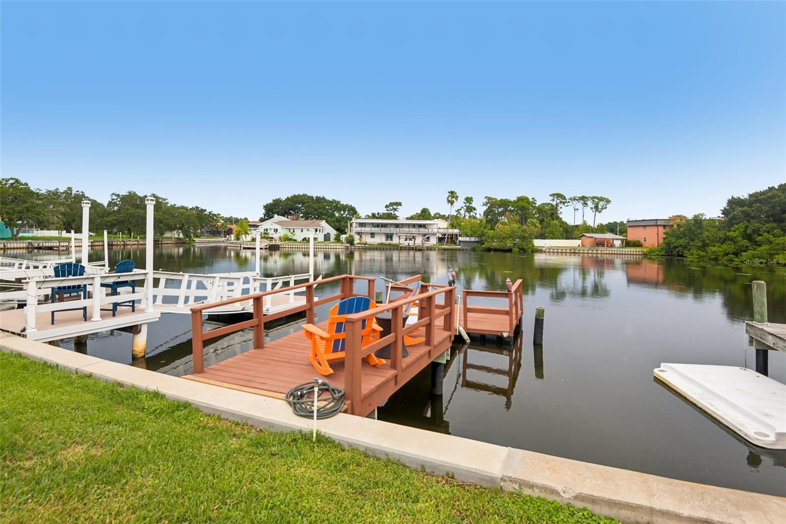 609 WESTWINDS DR #4 - Photo 1