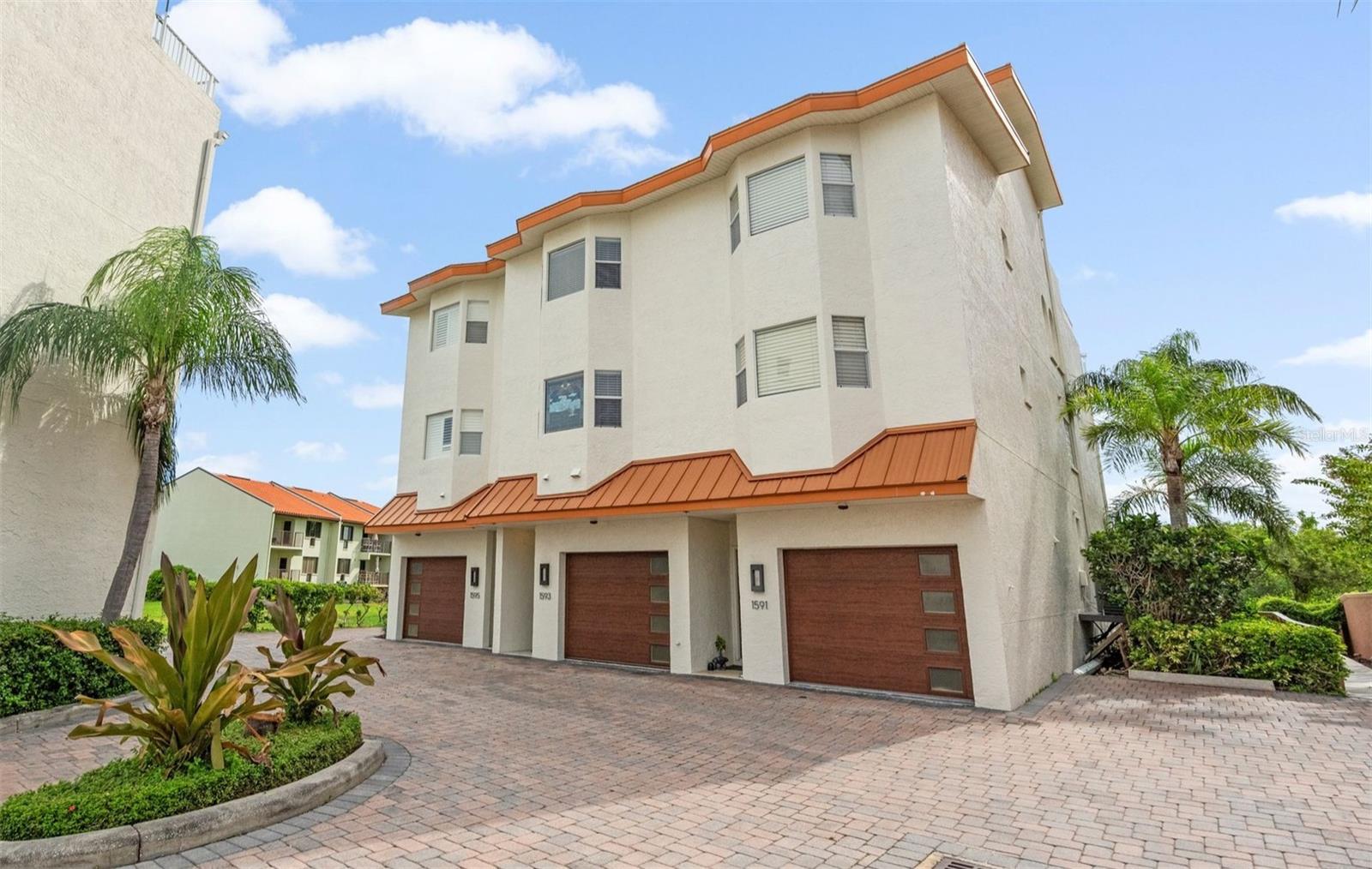 1593 PINELLAS BAYWAY S - Photo 1