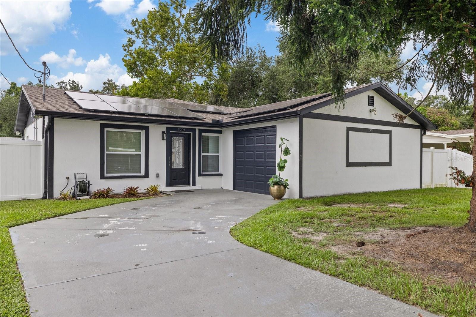 3209 E HANNA AVE - Photo 1