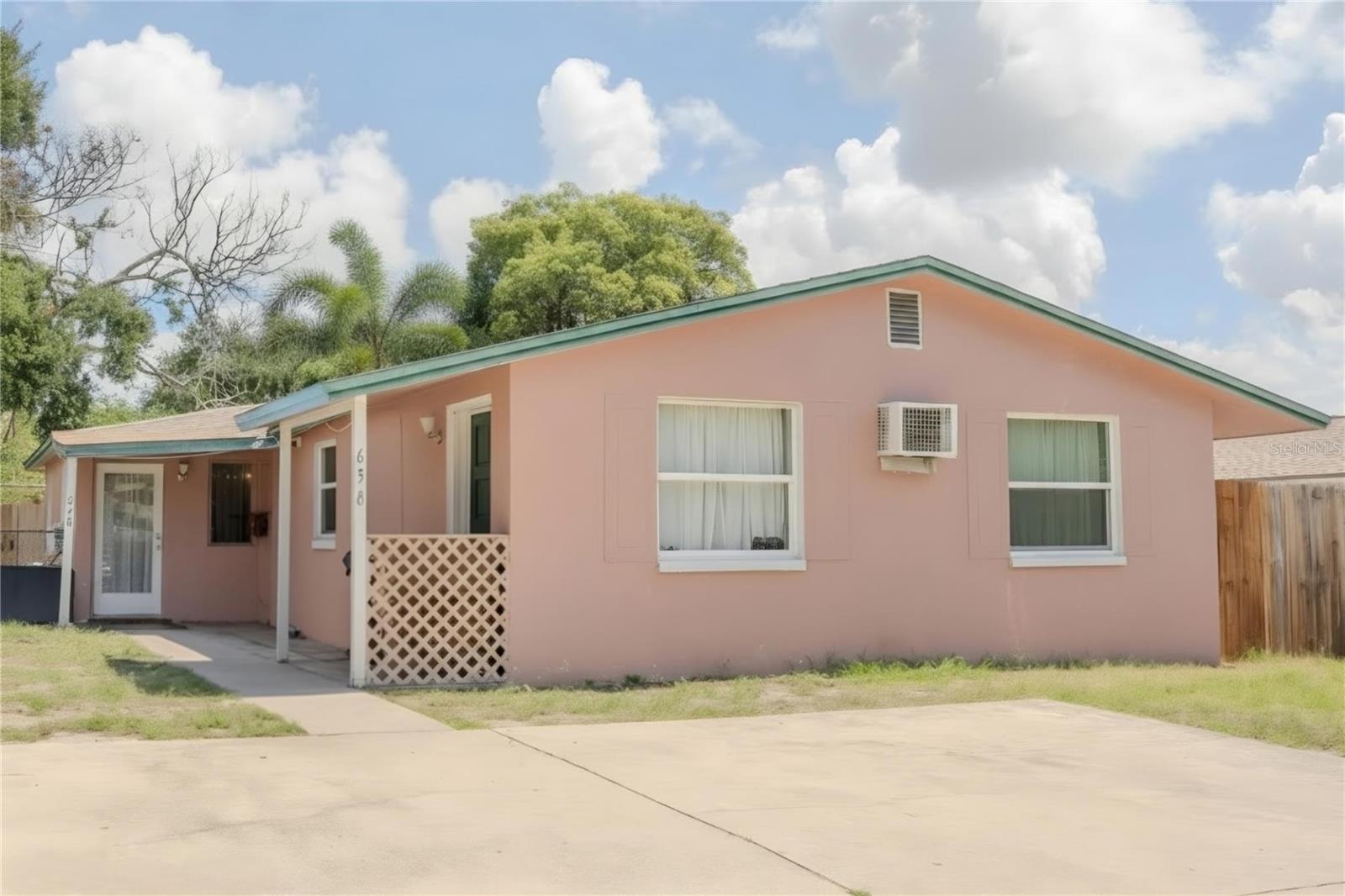 636 DOGWOOD CT - Photo 1
