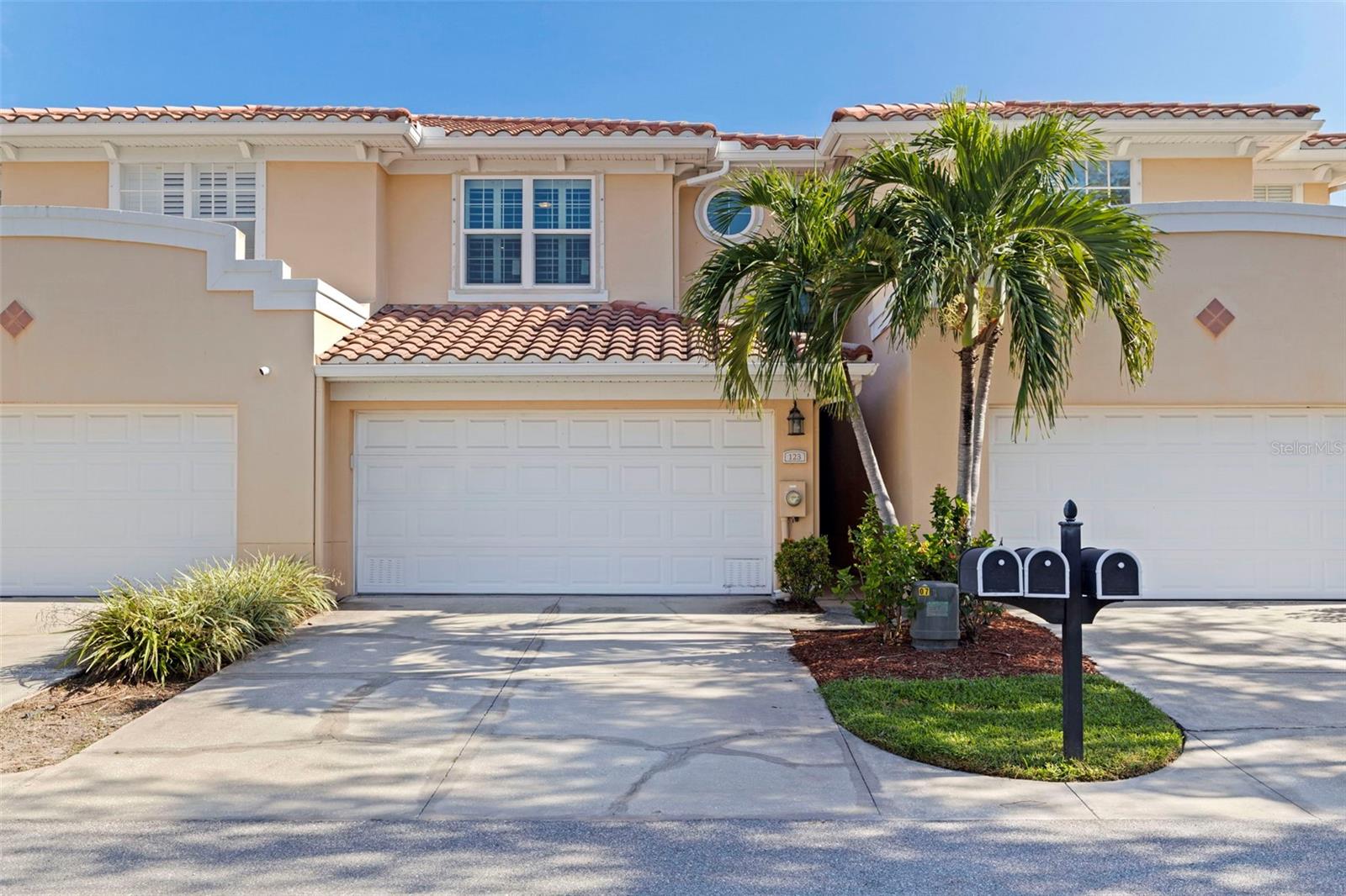 123 VALENCIA CIR - Photo 1