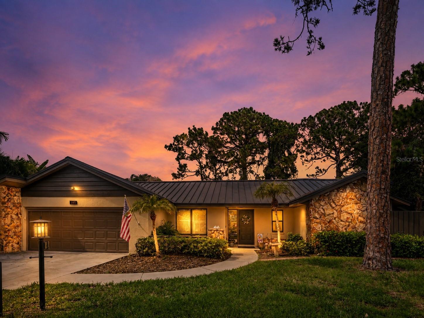3911 COUNTRY VIEW CIR - Photo 1