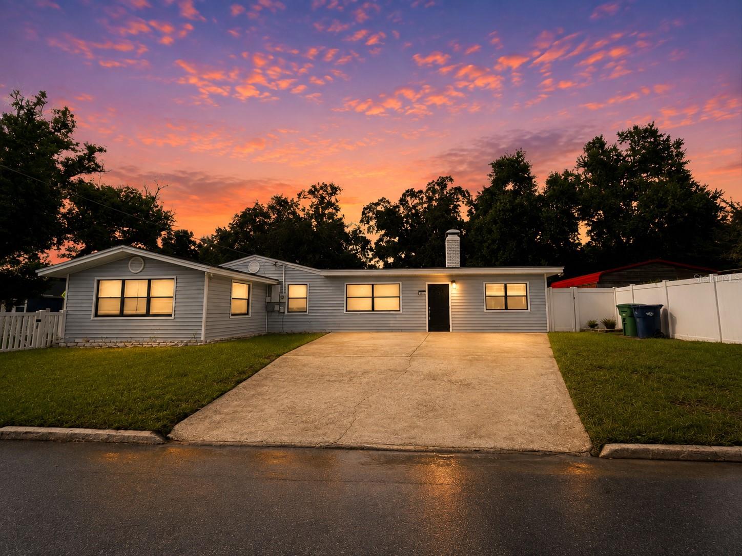 7301 N DARTMOUTH AVE - Photo 1