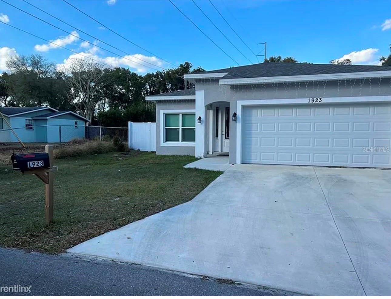 1923 W SKAGWAY AVE - Photo 1