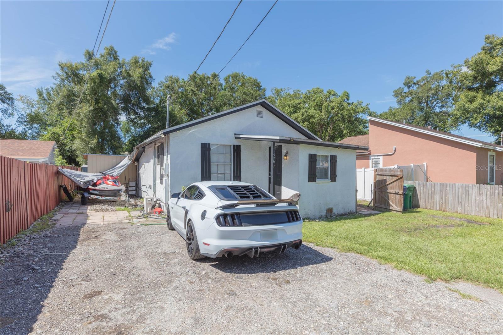 1526 CLINTON - Photo 1