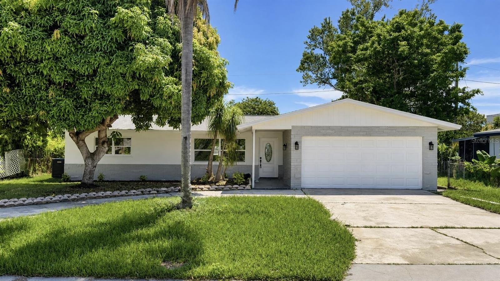 1421 HEATHER DR - Photo 1