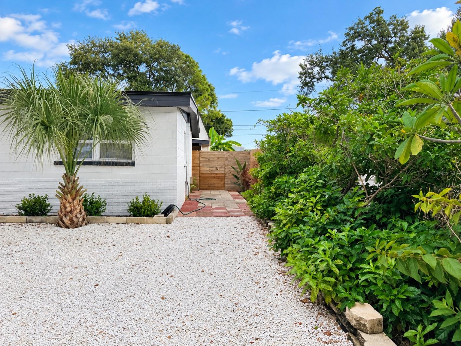 8435 GERBERA AVE - Photo 1