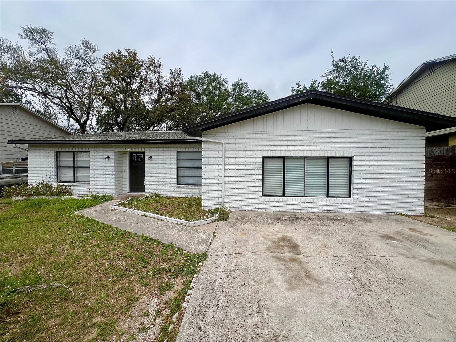 4614 E SENECA AVE - Photo 1