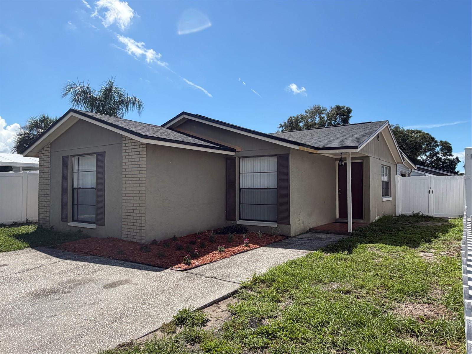 Property at 8237 RAVENCROFT DR, Tampa