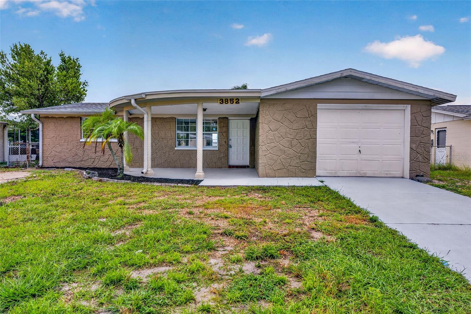 3852 SUNRAY DR - Photo 1