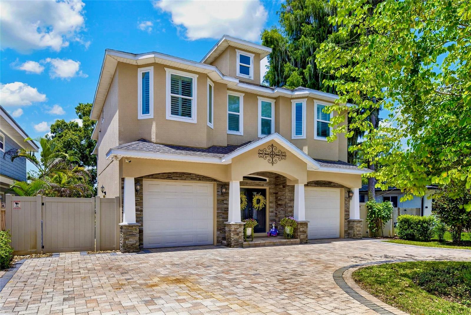 303 W CHAPMAN RD - Photo 1