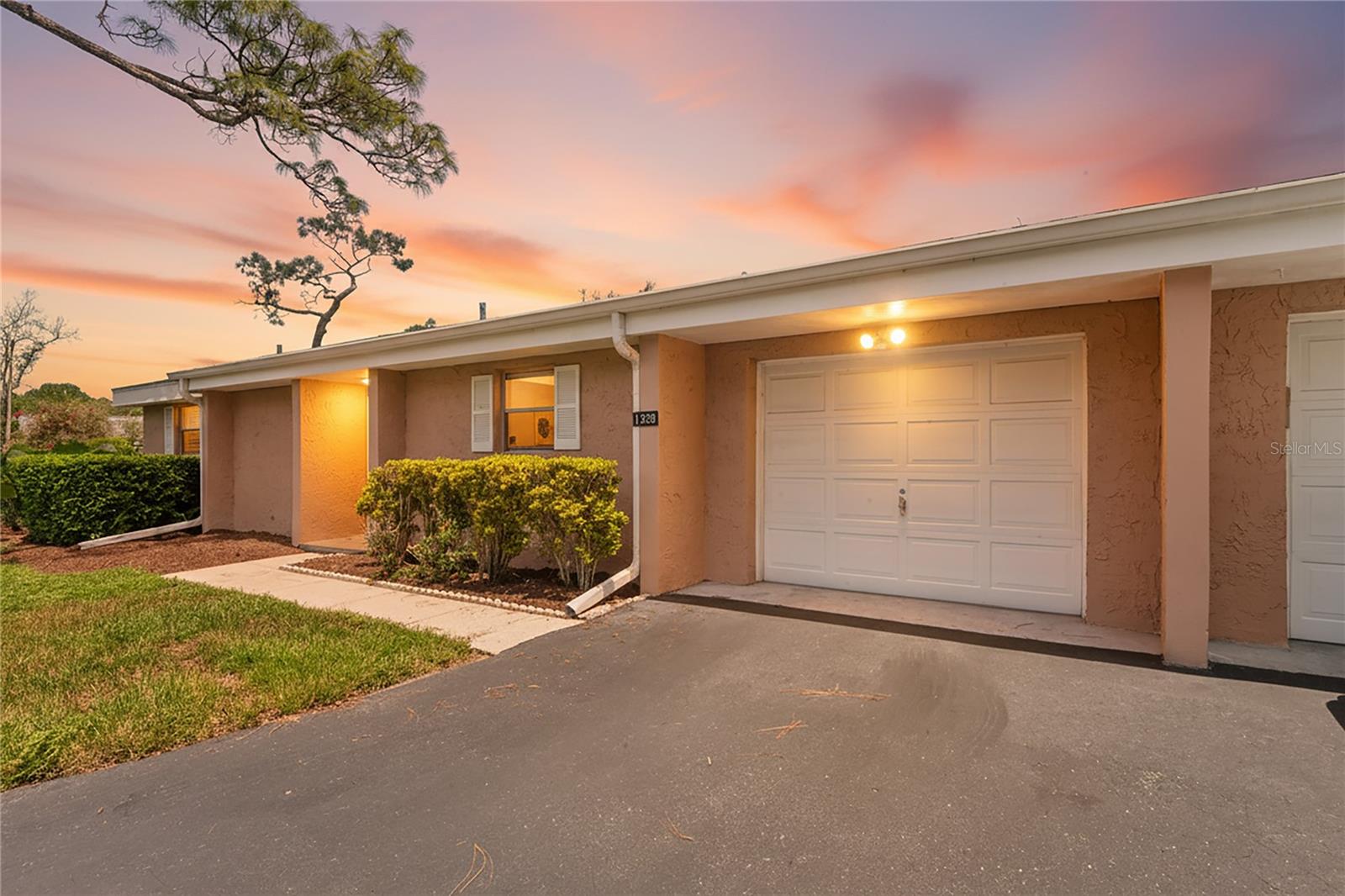 1520 PALMER CT - Photo 1
