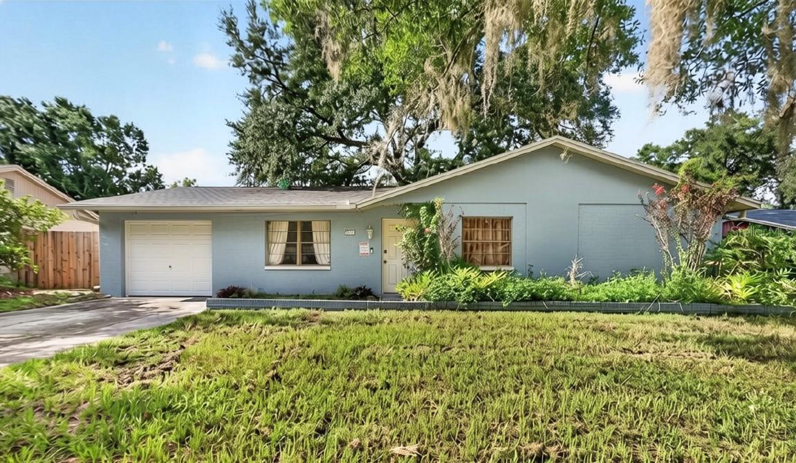 1917 CEDARBROOKE DR - Photo 1