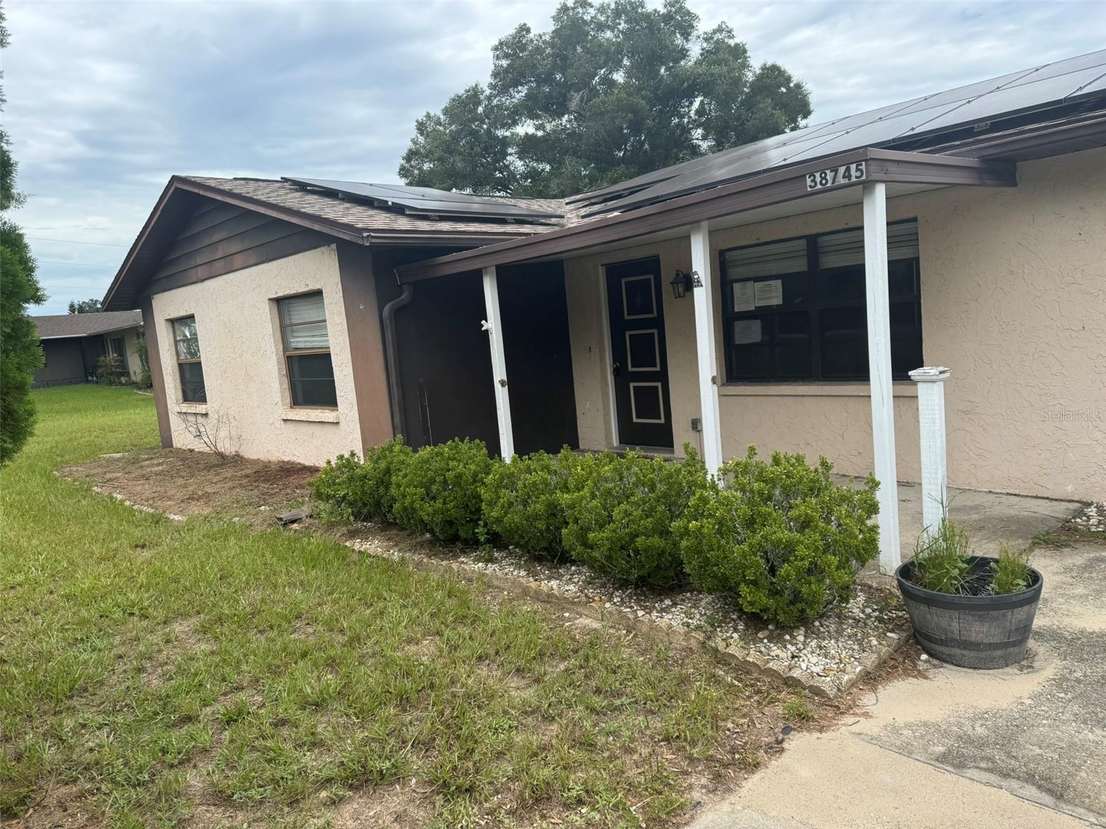 38745 CAMBRIDGE DR - Photo 1