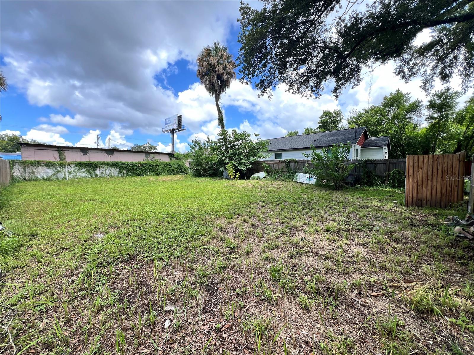 8508 N 9TH ST - Photo 1