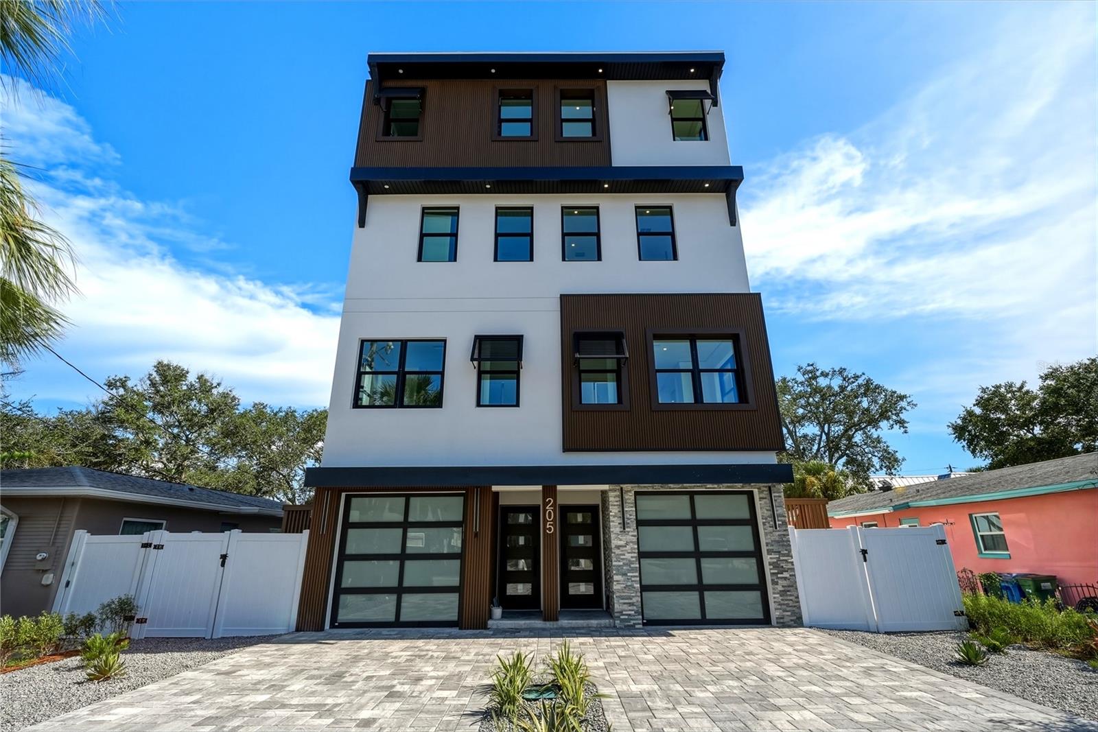 205 BATES AVE - Photo 1