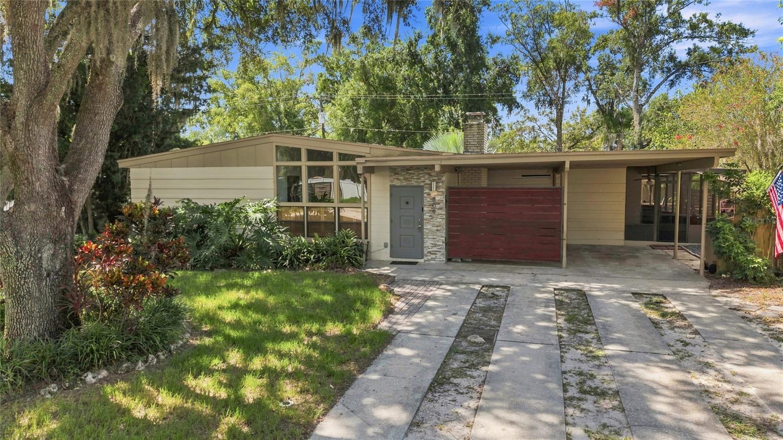809 E RIVER DR - Photo 1