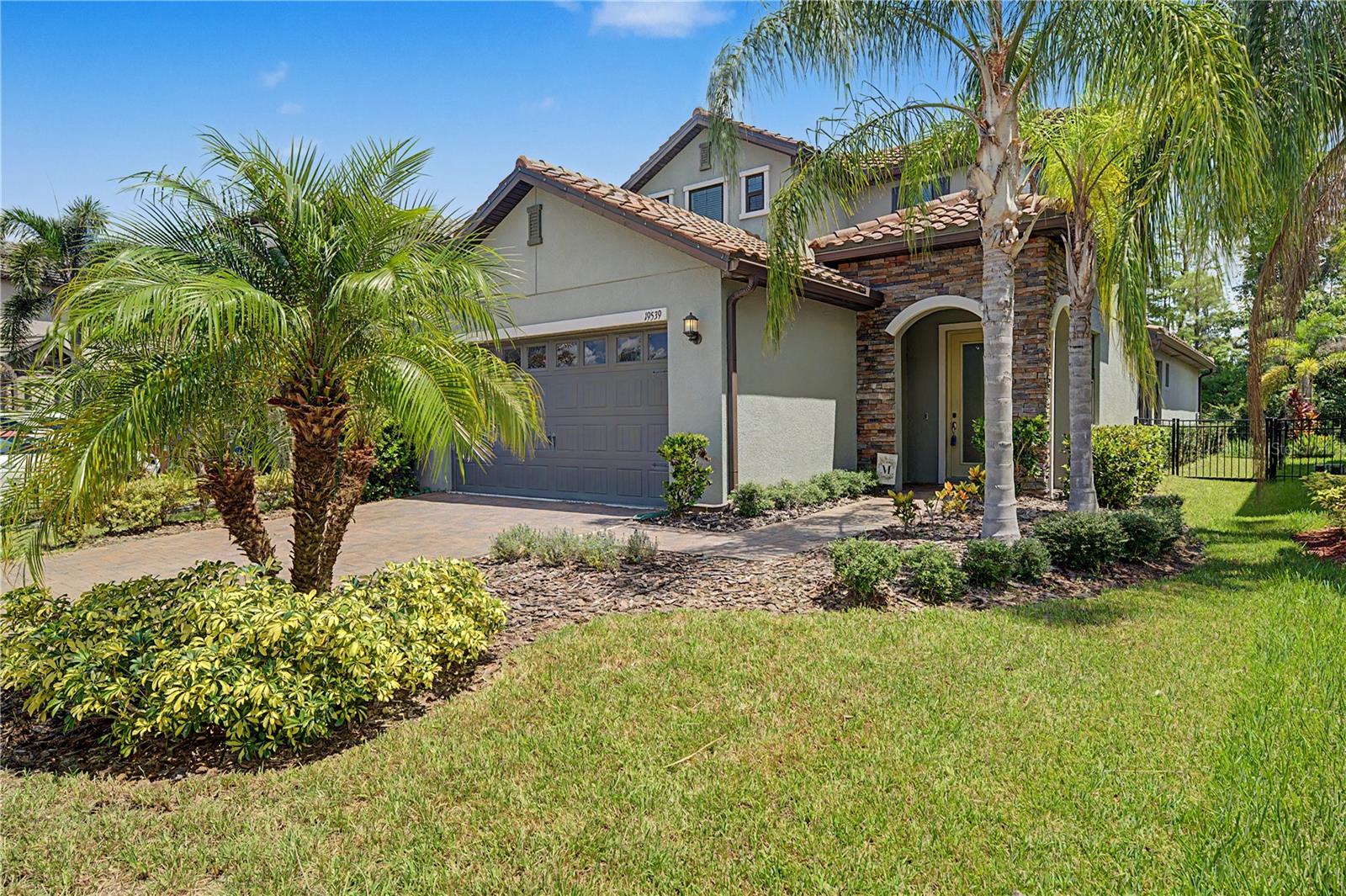 19539 ROSEATE DR - Photo 1