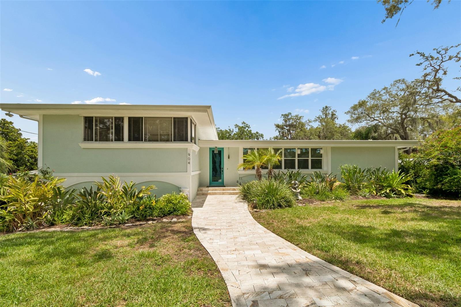 904 BAYSHORE DR - Photo 1