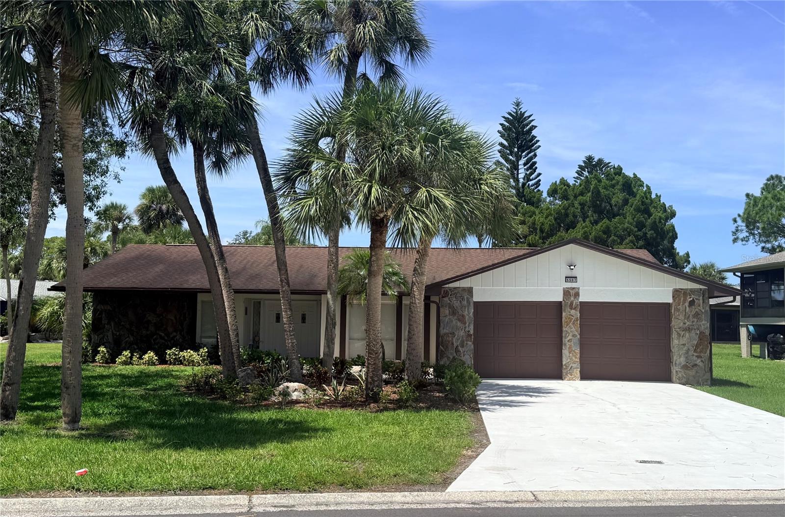 5507 NIMITZ RD - Photo 1