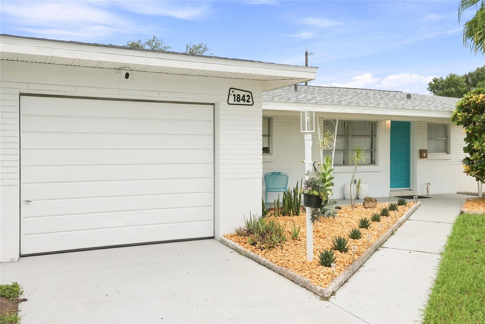 1842 59TH WAY N - Photo 1