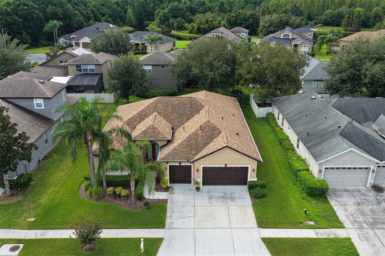 1430 BEACONSFIELD DR - Photo 1
