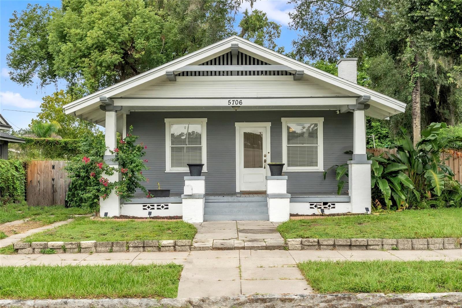 5706 N CHEROKEE AVE - Photo 1