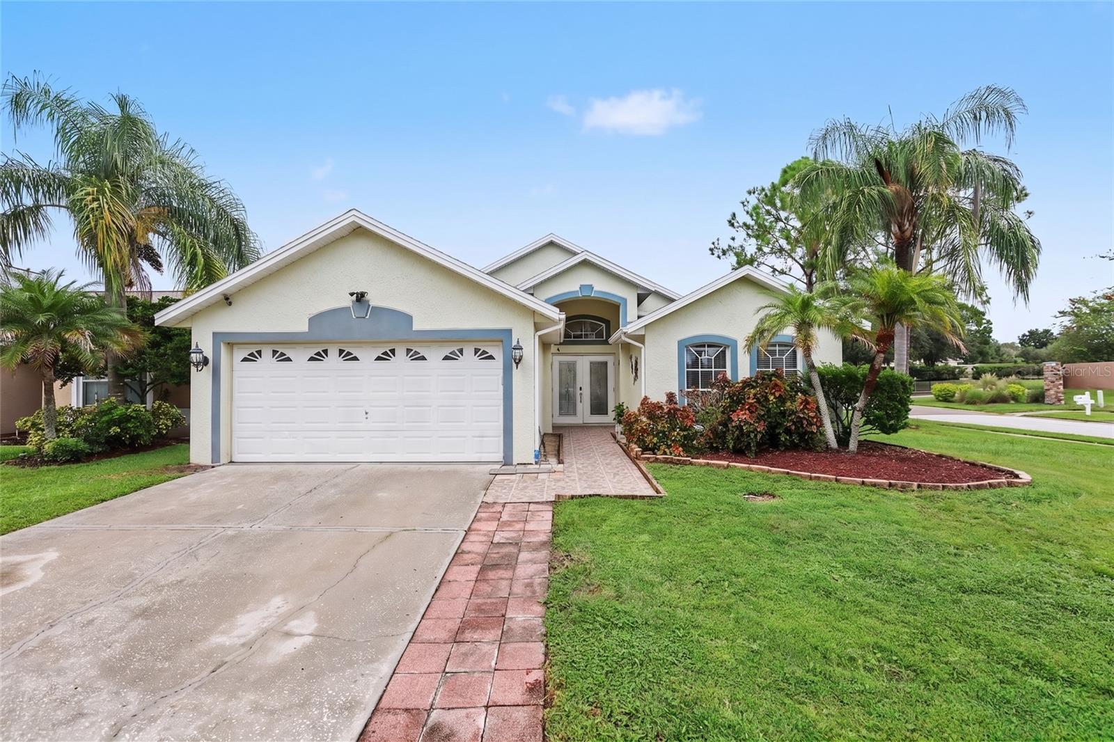 1102 VINETREE DR - Photo 1