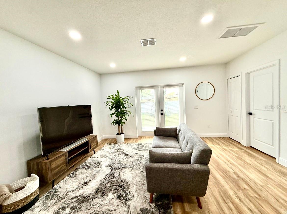 8108 N GREENWOOD AVE - Photo 1
