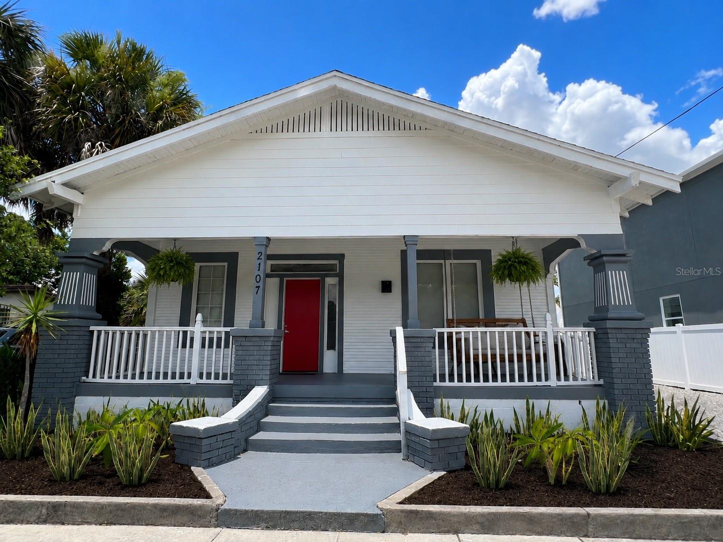 2107 W CHESTNUT ST - Photo 1