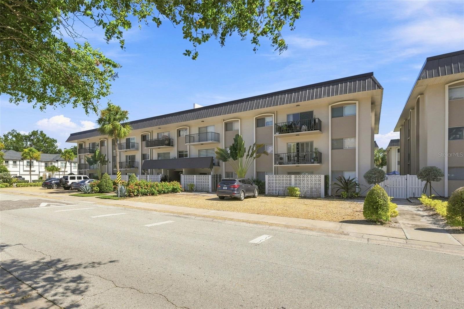 4606 W GRAY ST #301 - Photo 1