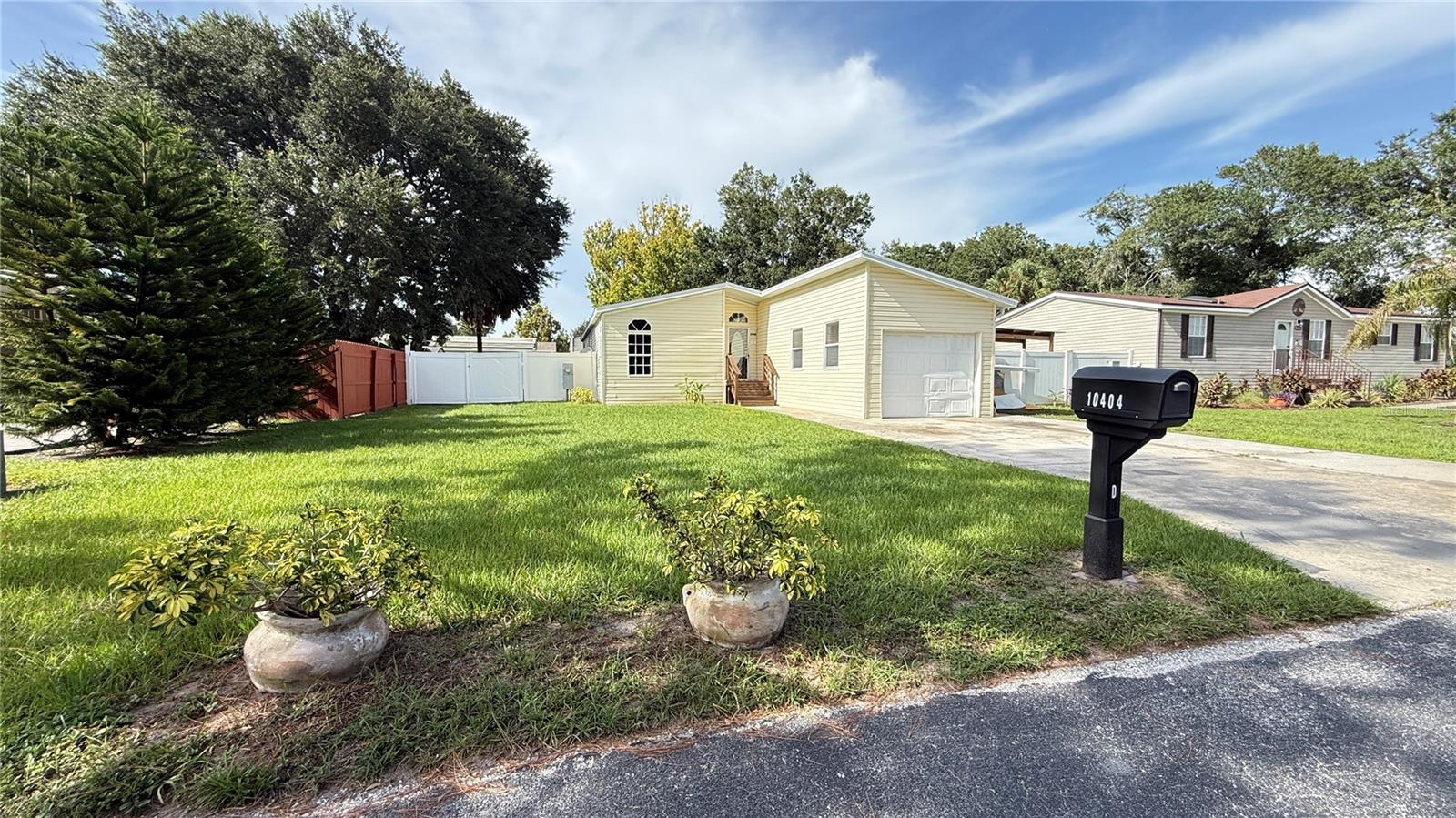 10404 BRUSSELS DR - Photo 1