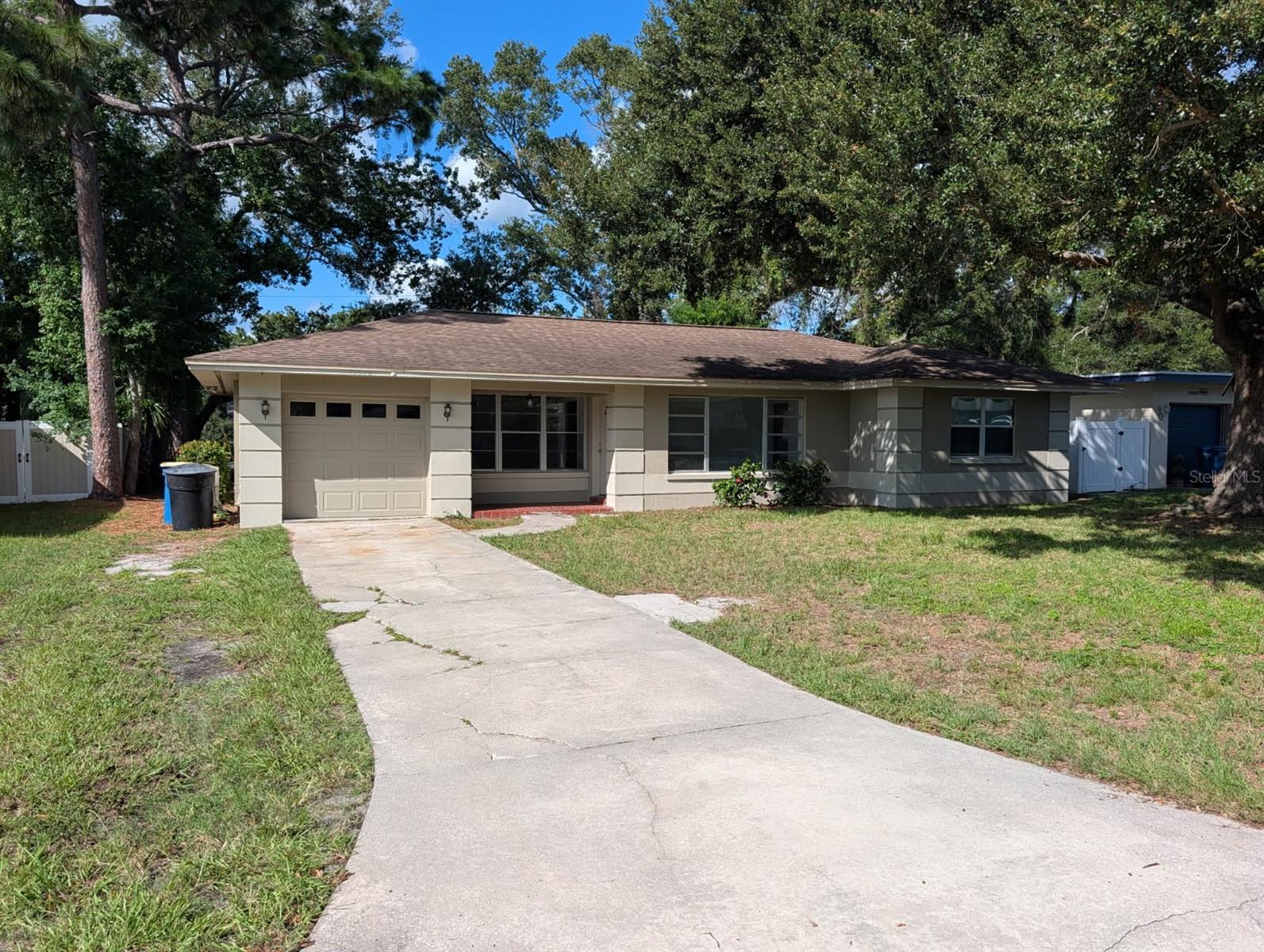 1574 CROWN ST - Photo 1