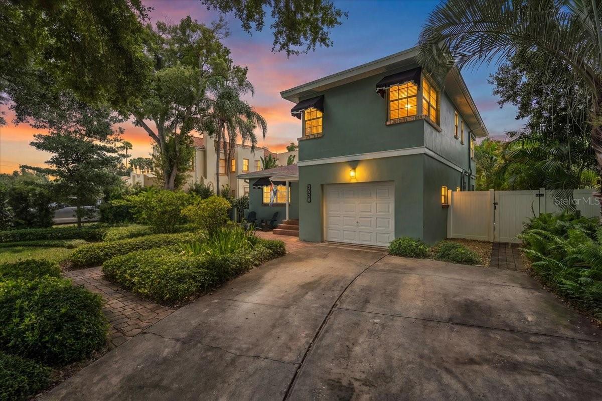 3528 FOSTER HILL DR N - Photo 1
