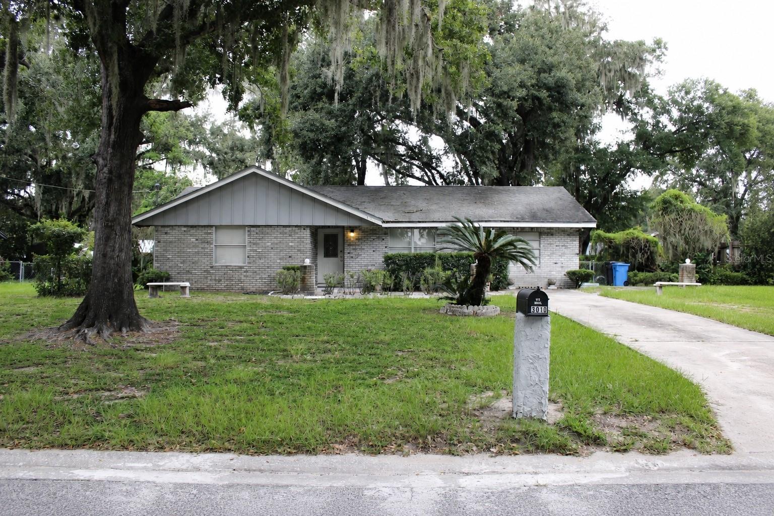 3010 OAKVIEW LN - Photo 1
