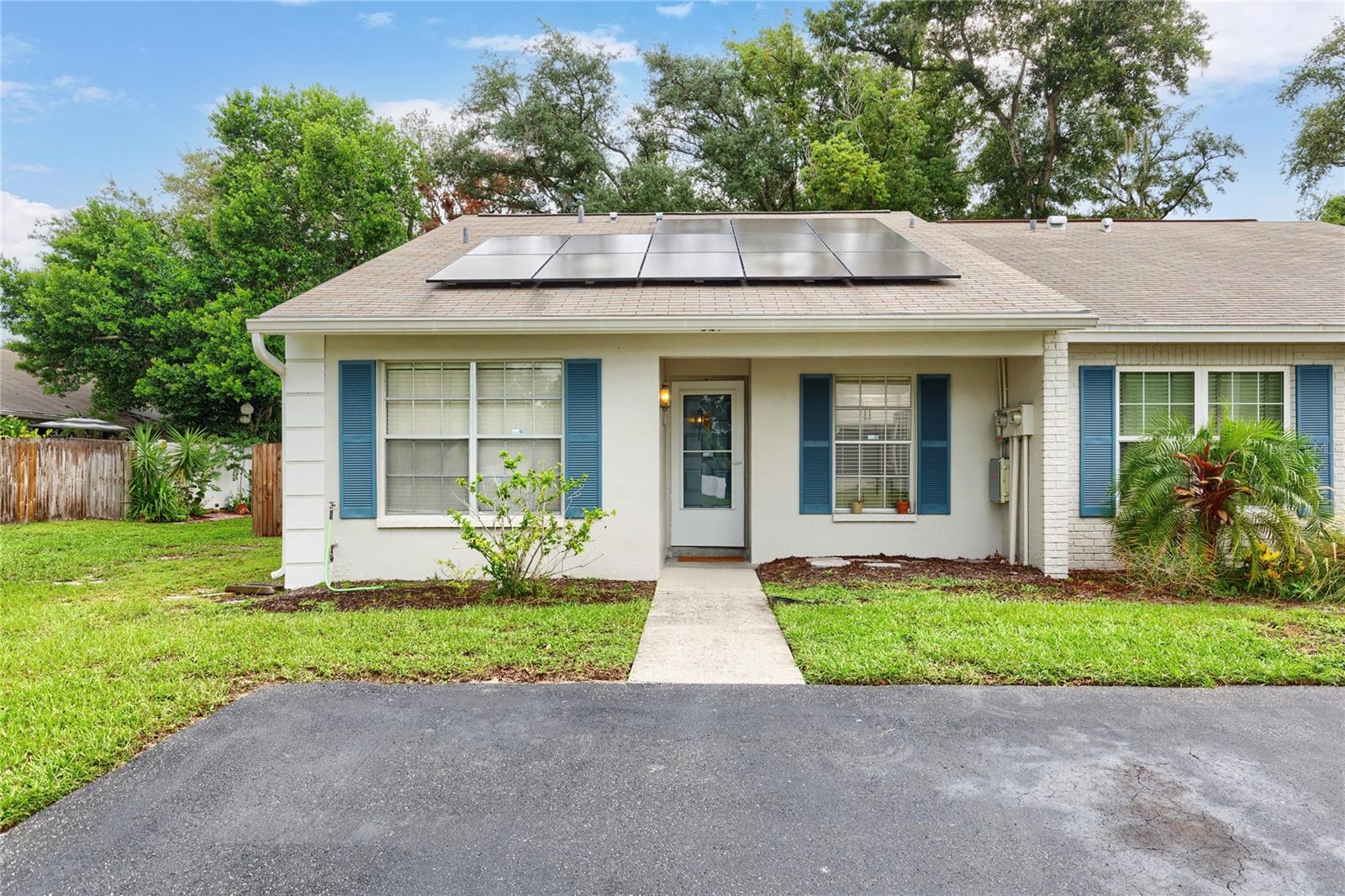 321 DOVER CT E - Photo 1