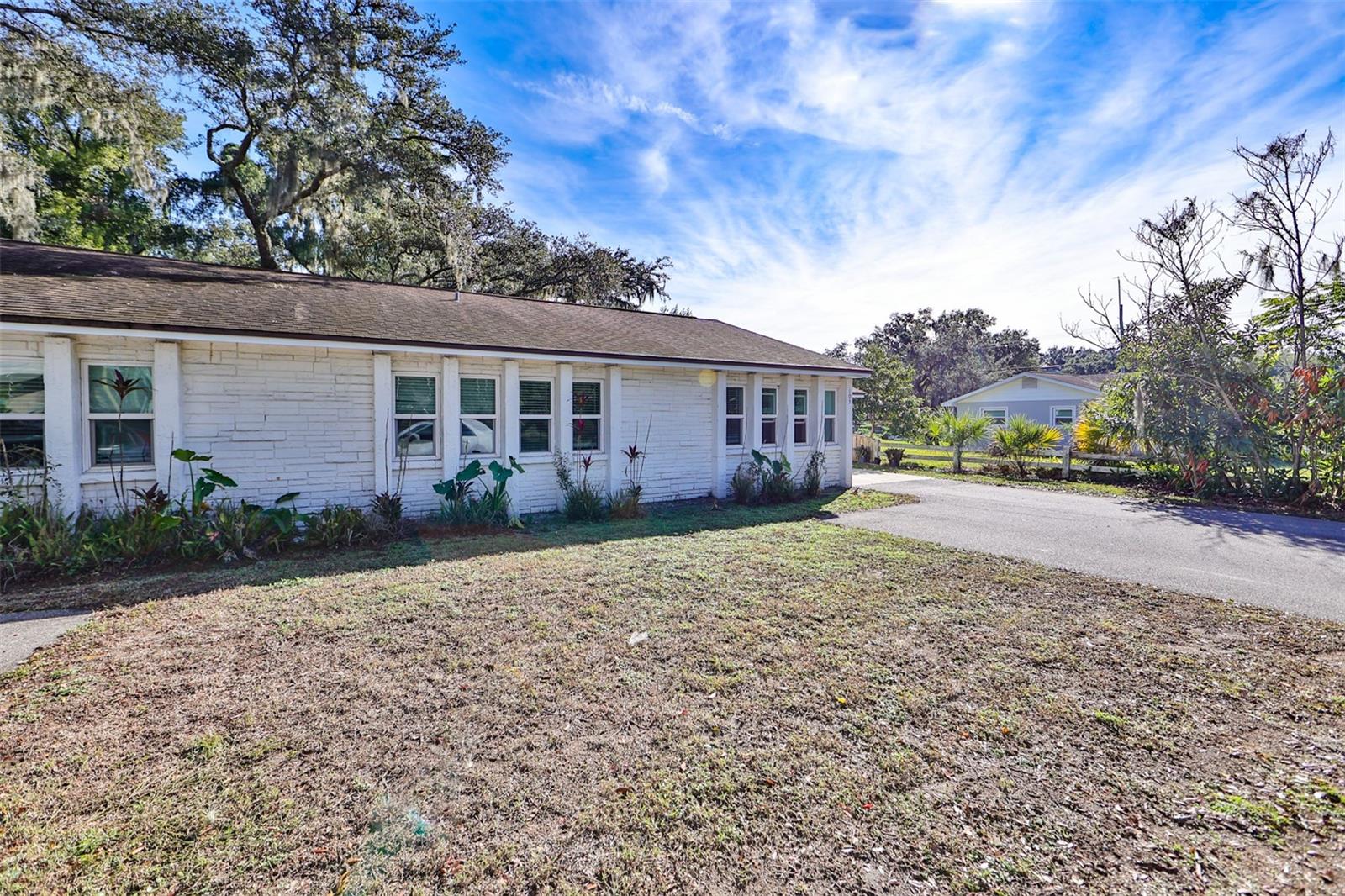 103 N KINGSWAY RD - Photo 1