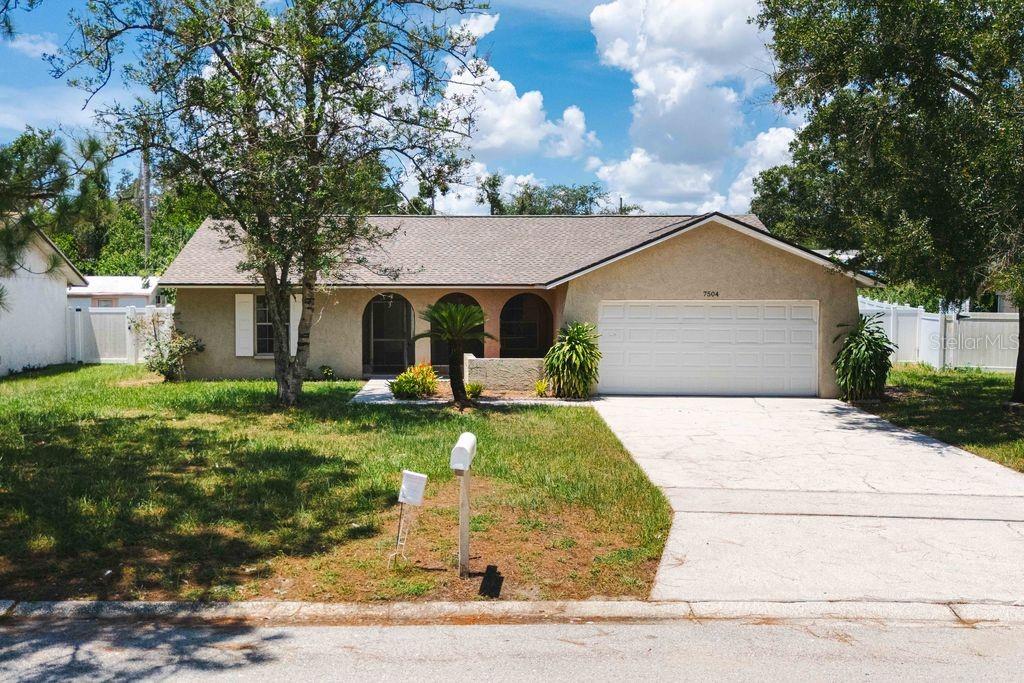 7504 N SANIBEL CIR - Photo 1