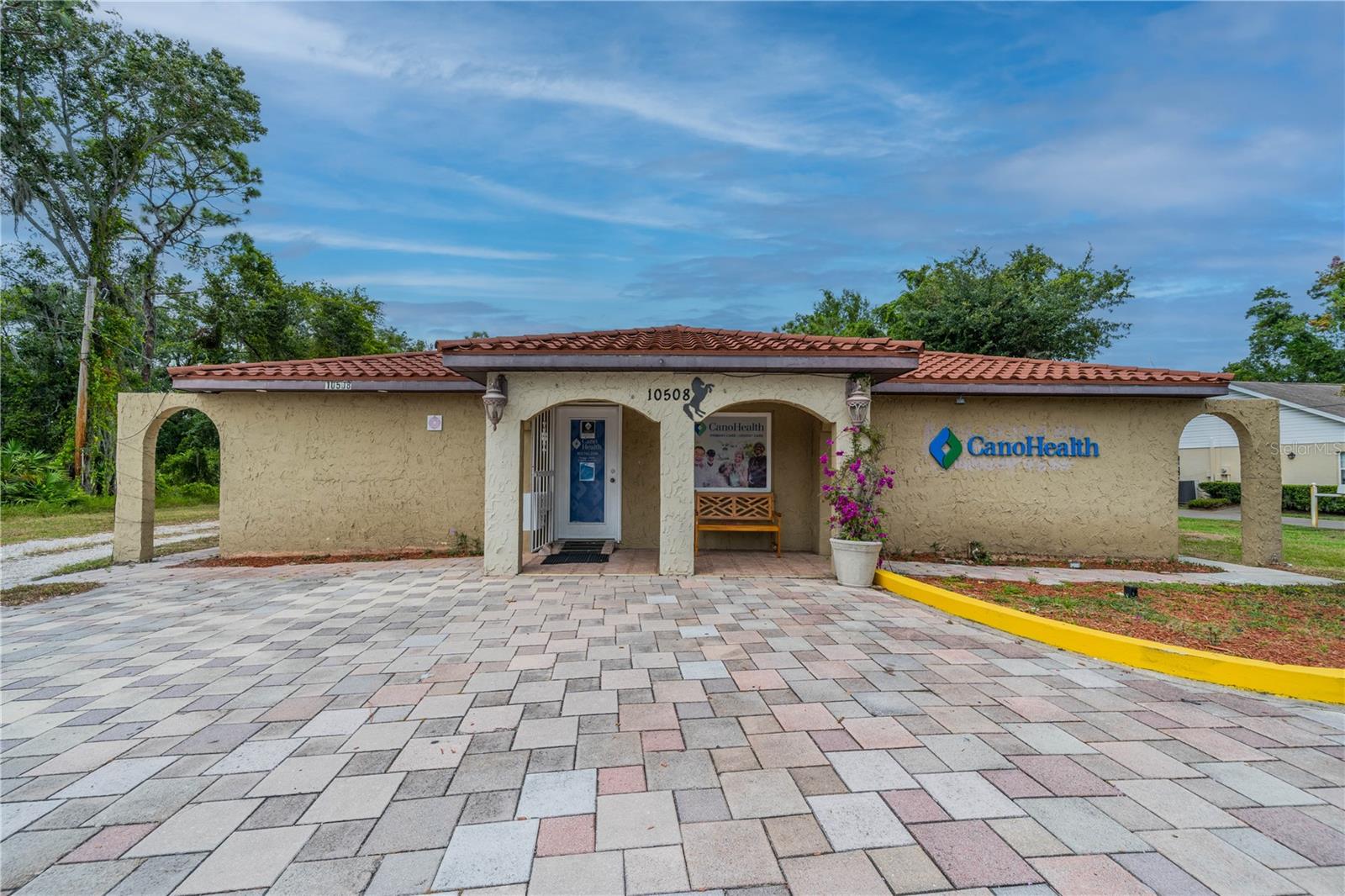 10508 GIBSONTON DR - Photo 1