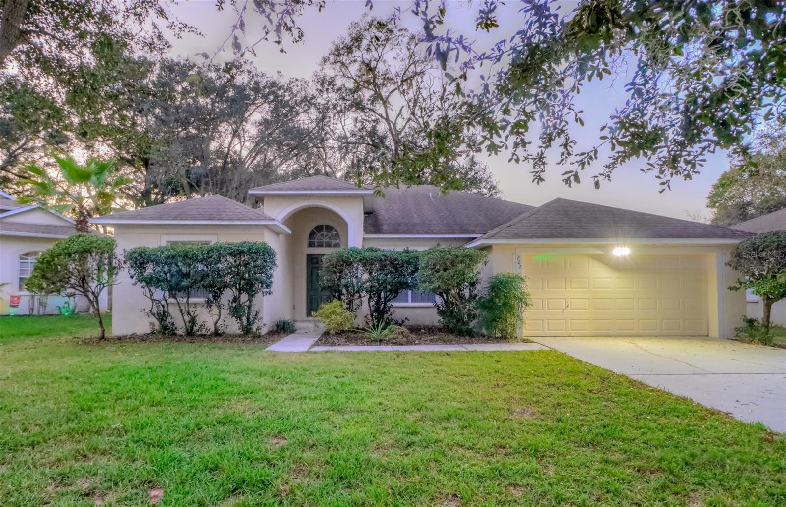 207 TAYLOR BAY LN - Photo 1