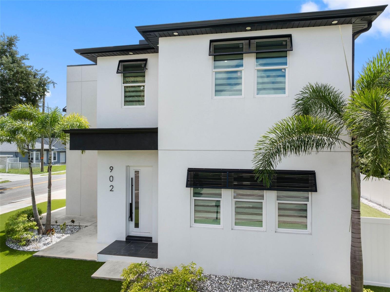 902 W SLIGH AVE - Photo 1