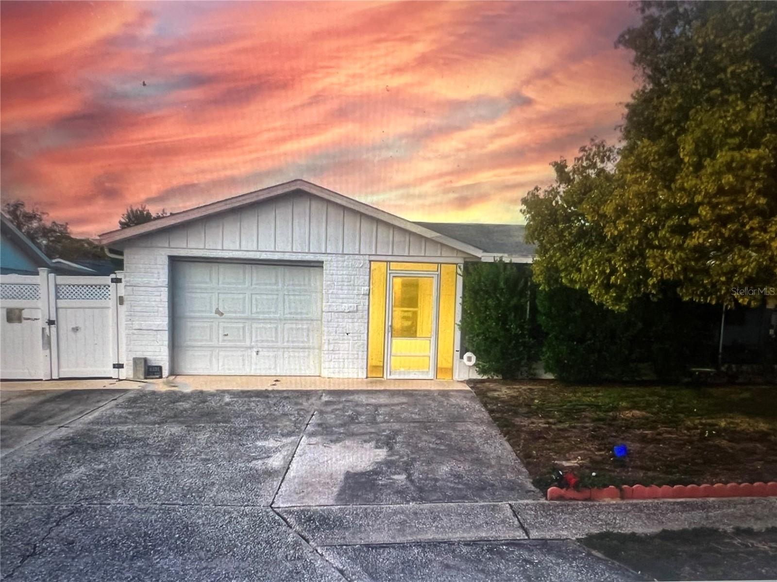 6211 MORAY AVE - Photo 1