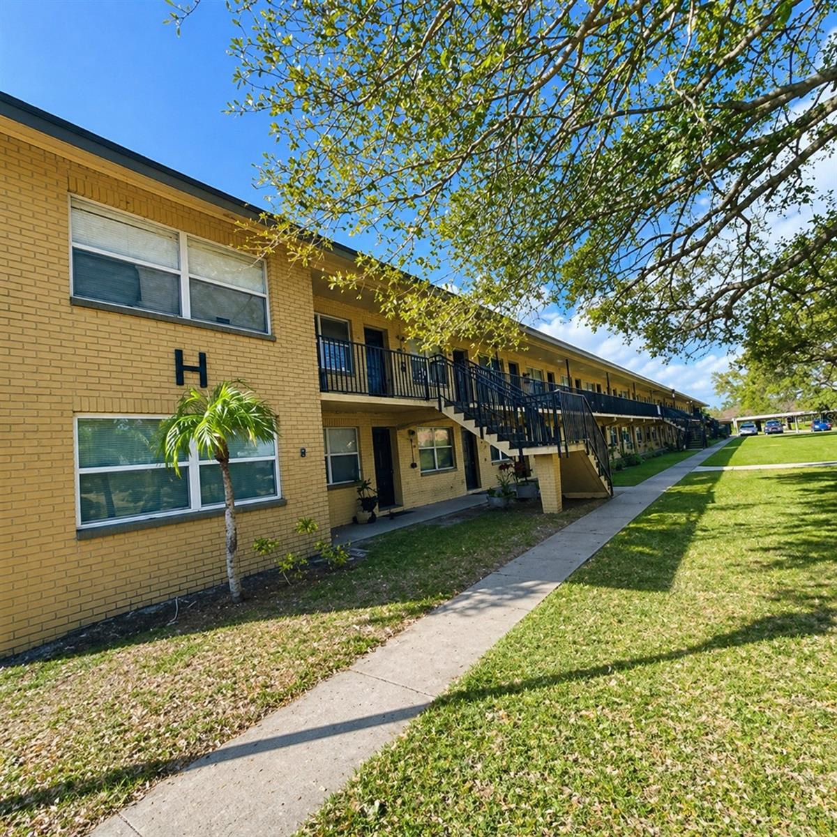 2501 HARN BLVD #H27 - Photo 1