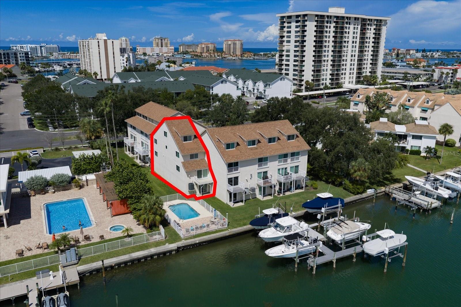 301 ISLAND WAY #E - Photo 1