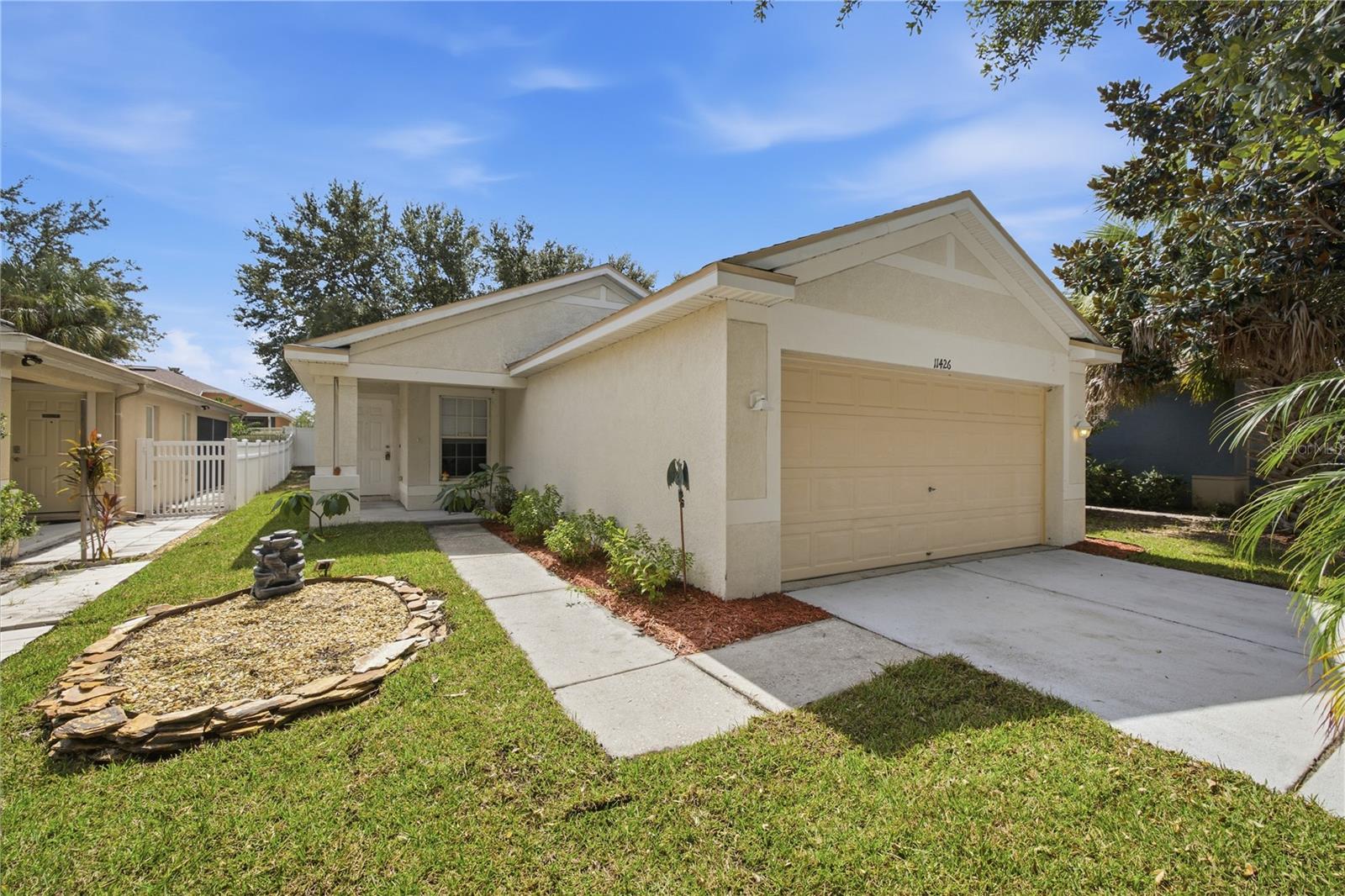 11426 BAY GARDENS LOOP - Photo 1
