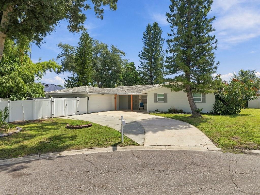 10744 DRUMMOND RD - Photo 1